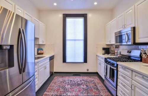 Ventura House | Large Historic Victorian Beach House - The Sudden House