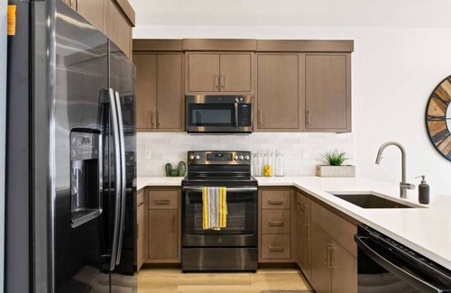 St. George House | Large Home Sleeps 16-Pool Perfect For Family Fun!