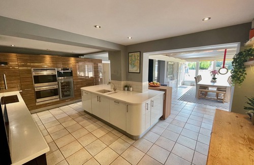 Chichester House | Large House nr West Wittering Beach, Indoor Pool. Sleeps 17
