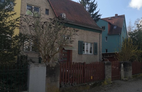 Treptow-Koepenick House | Large house with garden, pool, sauna and pool table.