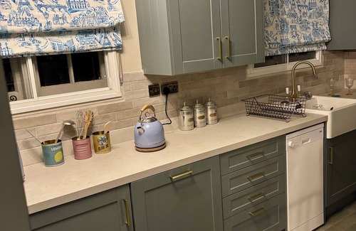 Wadhurst Cottage | Large house with tennis court in Wadhurst. Sleeps up to 8 close to Bewl Water.