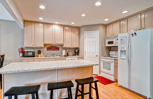 Cottonwood Heights House | Large & Luxurious Home w/Private Hot Tub, and Fireplace