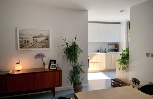 Hackney Apartment | Large, modern East London Apartment with two big balconies