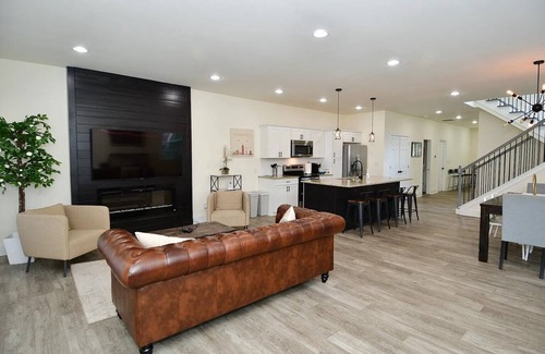 Indianapolis House | LARGE & SPACIOUS HOUSE by Downtown Indianapolis !