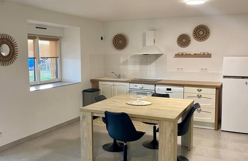 Proissans Apartment | Large T2, cosy quiet 5 minutes from Sarlat. pets welcome
