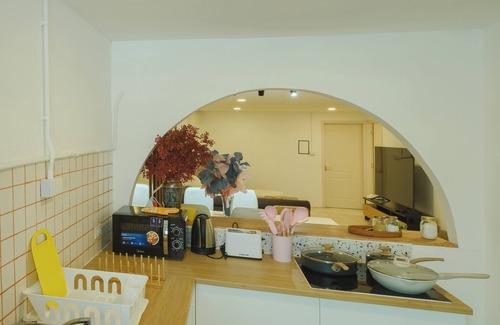 Silom Condo | Large unit for 8 people, in the city center of Silom, suitable for large groups