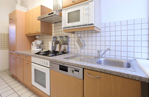 Josefstadt Apartment | Large Viennese old building apartment with flair