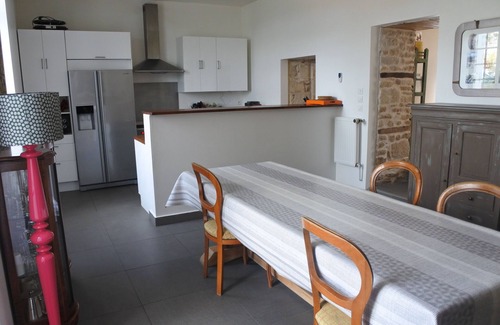 Le Gue-de-Velluire House | Large village house at the Ford Velluire