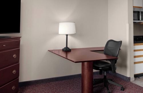 Sacramento Hotel | Larkspur Landing Extended Stay Suites Sacramento