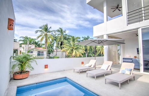 Bucerias Apartment | LAS VUELTAS - 2 Minutes to Beach w/Pool, Patio & Grill