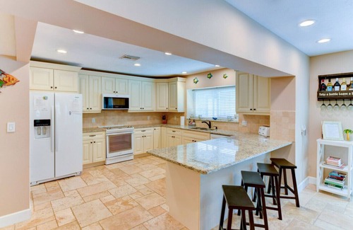 Bradenton House | Last-Minute July Deal – Don’t Miss Out!