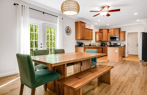 Candler House | Lauren Peak | Hot Tub, Views, Fire Pit + Game Room 🐾 + Biltmore Pass, nr AVL