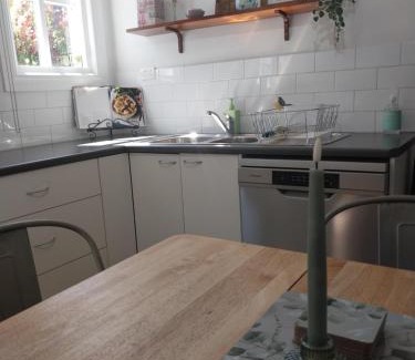 Black Hill House | Lavender Cottage - Cute, Cosy & Pet Friendly