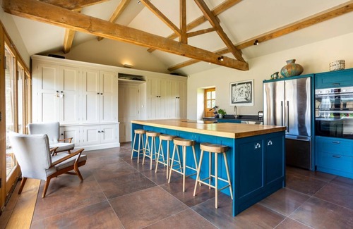 Souldern Villa | Lavender Farmhouse - Five Bedroom Villa, Sleeps 10