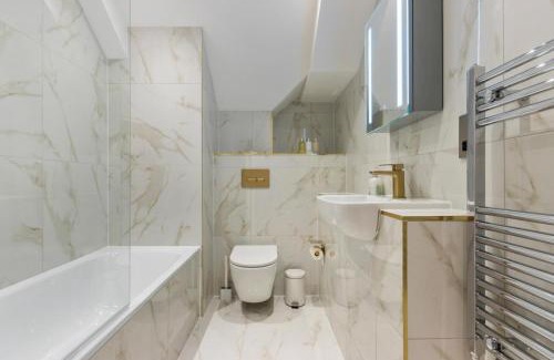 Leatherhead Apartment | Lavish 2-Bedroom Apartment by E2M, Leatherhead