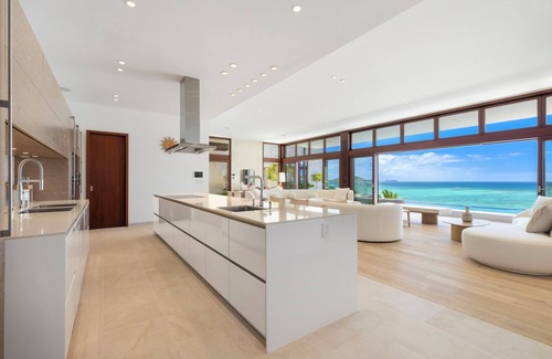 Lanikai House | Lavish Lanikai Hillside Estate: Oceanview w/Pool/Spa, AC & Mokulua Isle Views