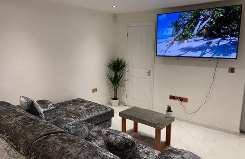 Bury St Edmunds Apartment | Lavish, The Marble Apartment