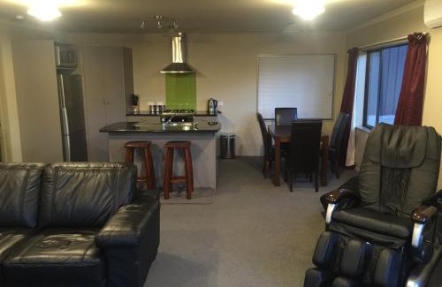 Lawrence House | Lawrence Townhouse Accommodation 18A