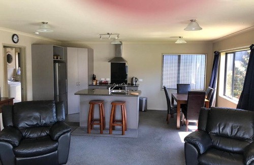 Lawrence Apartment | Lawrence Townhouse Accommodation 16A