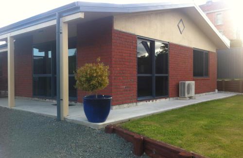 Lawrence Apartment | Lawrence Townhouse Accommodation