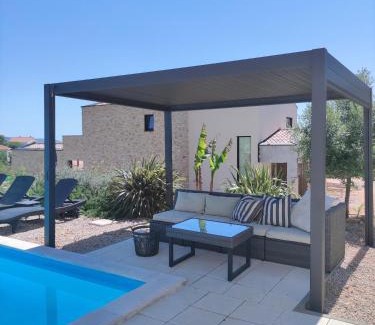 Garica Villa | Lazy 8 Villa