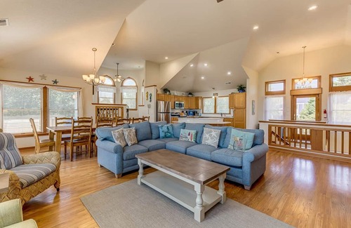 Duck House | Lazy Dayz | 620 ft from the beach | Private Pool, Hot Tub | Duck