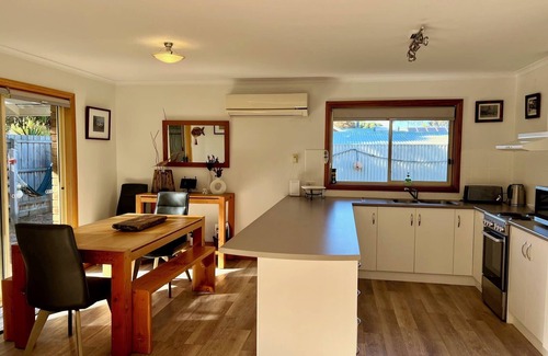 Waterhouse Villa | Lazy Sails Port - Pets welcome outside , WiFi