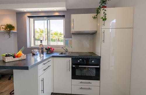 Giens Apartment | Le Bastidon, charming studio with sea view