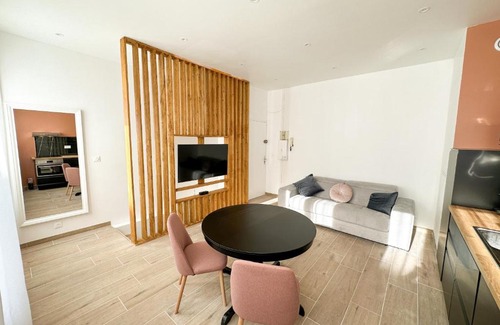 Vauban - Wazemmes Apartment | Le Bijou - Appartement, Sauna et Jacuzzi - Lille
