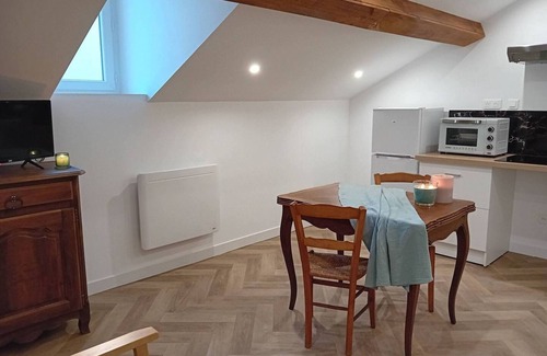 Perigueux Apartment | Le Chic Nomade Vert – Elegant pied-à-terre in the heart of Périgueux