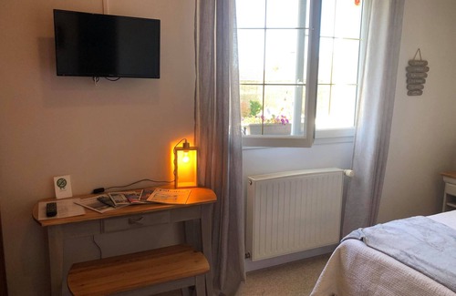 Basly Bed & Breakfast | Le clos de la Barre, close to the sea. Ideal for recharging your batteries and visiting