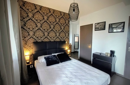 Perouges House | le clos des roses