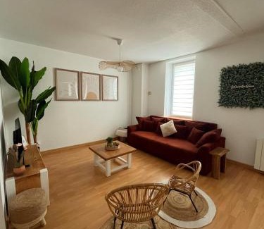 Dompierre-sur-Besbre Apartment | Le Cocon de KENNA au centre du bourg