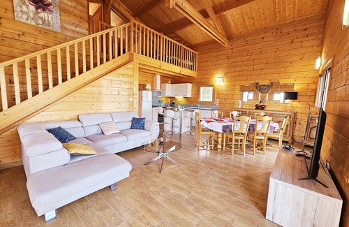 Bonneuil Ski Chalet | Le cottage des pins chalet on the vineyards