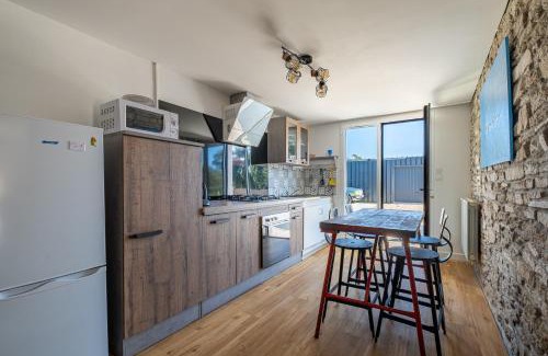 Saint-Jean-la-Poterie House | Le Cottage de Flore - Avec piscine privée chauffée
