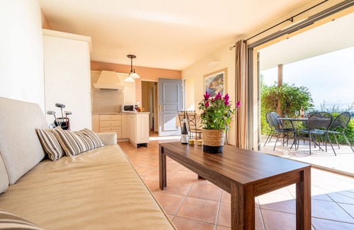 Saumane-de-Vaucluse House | Le Domaine de Provence Country Club