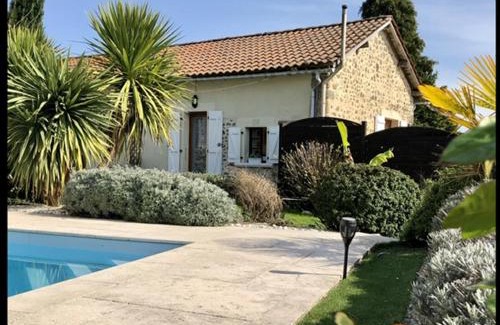 Charente House | Le gîte de Lou - Piscine privative et massages Bien-être