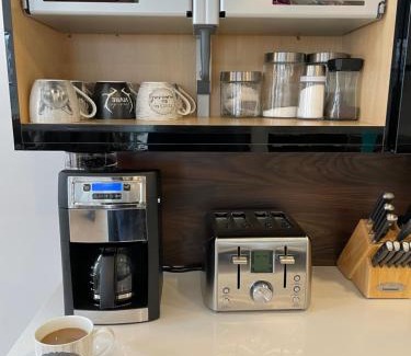 Pohenegamook Ski Chalet | Le Jarret Noir! Chalet NEUF en nature SPA/Vue Lac