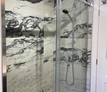 Pohenegamook Ski Chalet | Le Jarret Noir! Chalet NEUF en nature SPA/Vue Lac