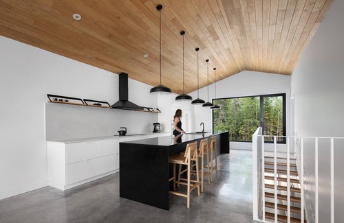 La Malbaie Ski Chalet | Le Littoral : Luxurious Chalet with Pool Sauna Spa & View