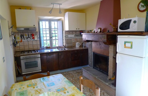 Molazzana Cottage | Le Lunghe is a restored cottage in beautiful Tuscany 5 mins walk to restaurant