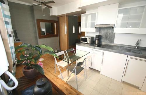 Quartier de l'Horloge Apartment | Le Marais - Pompidou Museum - Nice Apartment near Le Louvre & Notre Dame