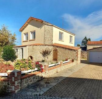 Saint-Mars-la-Reorthe Apartment | Le Marsiluga Maison 12 pers à 6 min du Puy du Fou