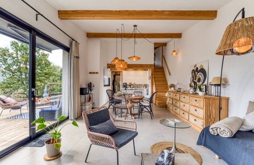 Bedarieux House | Le Mas De Coeur with Mountain View, Wi-Fi and Air Conditioning