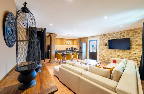 Suze-la-Rousse Apartment | Le Mas des Aracil 1 - Appt climatisé 6p, piscine