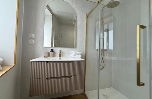 Moulins Apartment | "Le rêve de Gaïa" Wifi, parking gratuit dans la rue