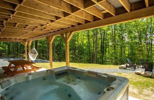 Argenteuil Regional County Municipality Ski Chalet | Le Silverson Private Hot Tub