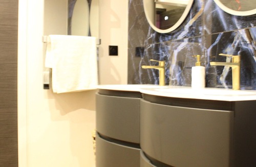 Chartres Apartment | Le Spa'Cieux Suite & Spa - Love room with spa, sauna and hammam