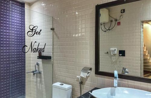 Mahipalpur Extension Apartment | Leafyinn Chic Studio