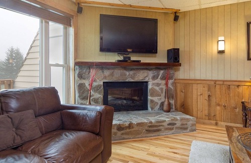 South Mountain Condo | LeatherBark 105B - Family Mountain Retreat 3 Br Condo